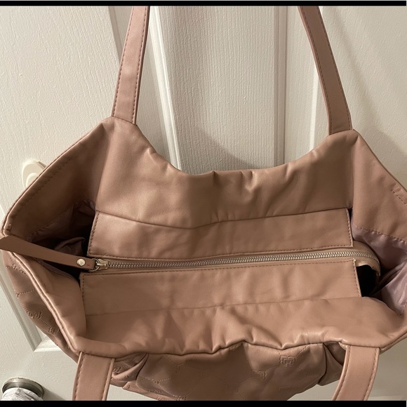 BCBGMAXAZRIA huge pink tote - Picture 4 of 6